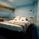 River Insolite Hotel *
