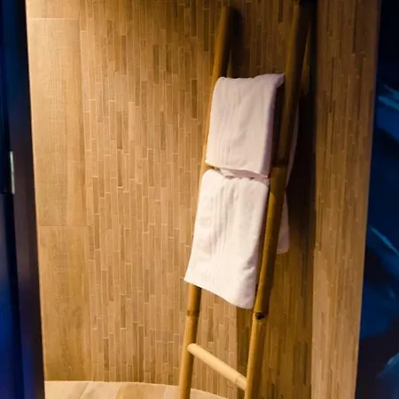 River Insolite 호텔 *