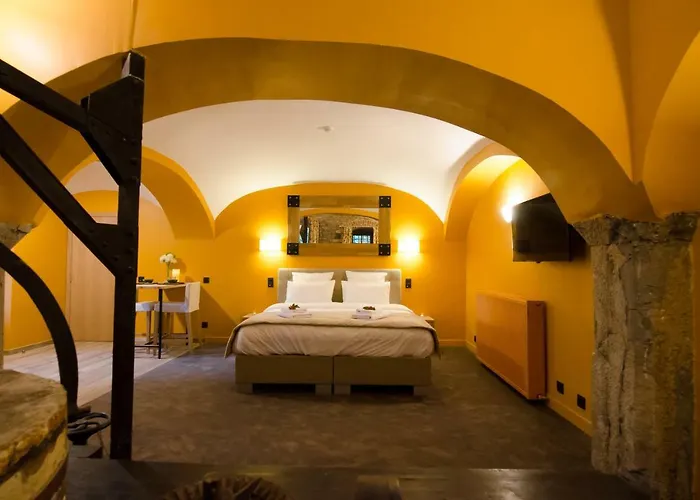 River Insolite Hotel Anhée